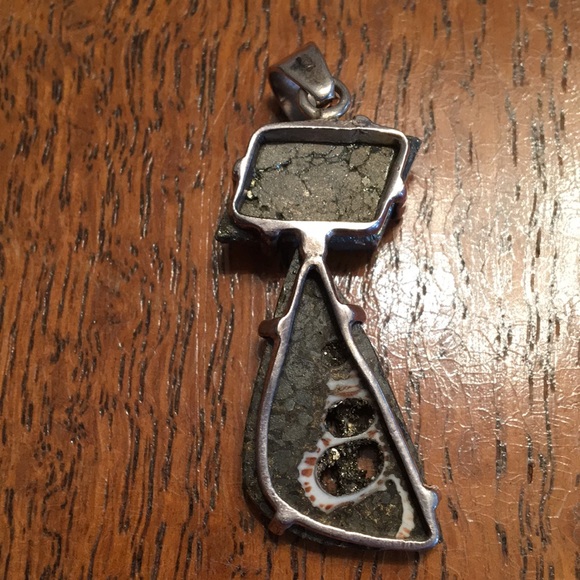 Pendant - Picture 2 of 3